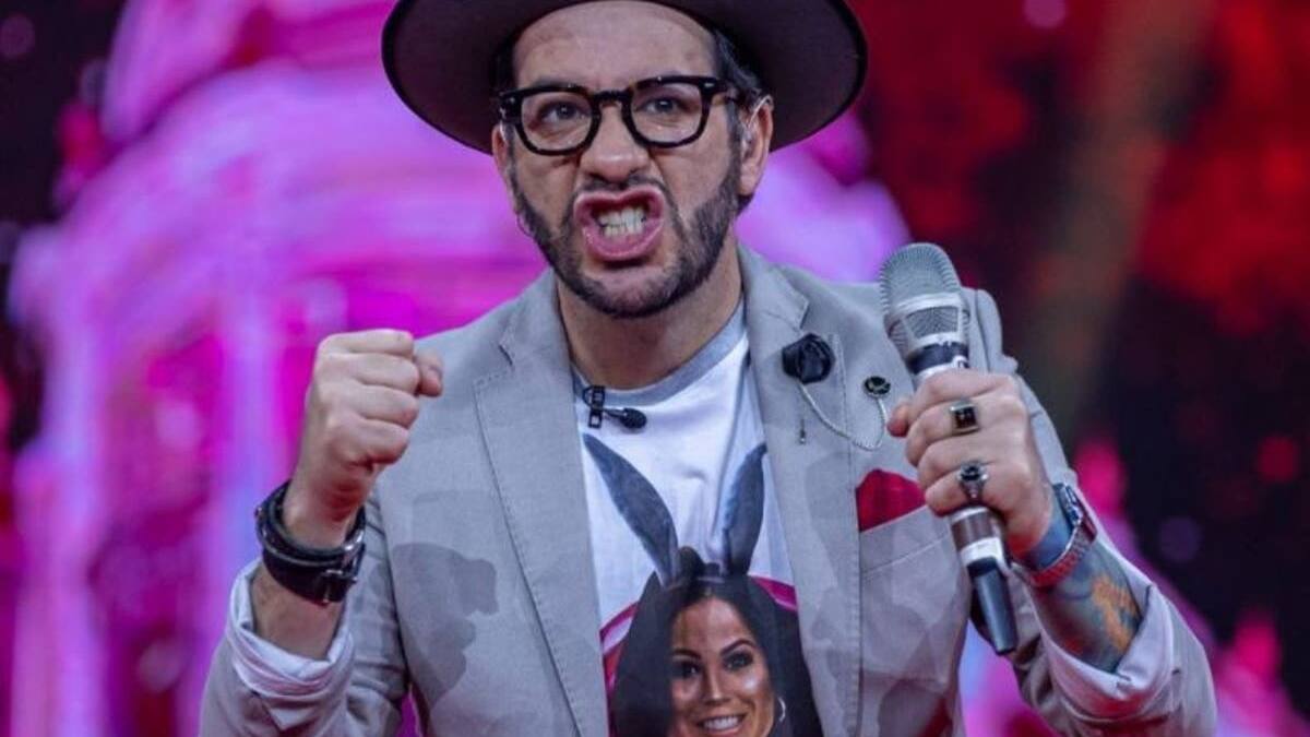Faisy responde a fan en Twitter quien lo quiere fuera de Me Caigo de Risa