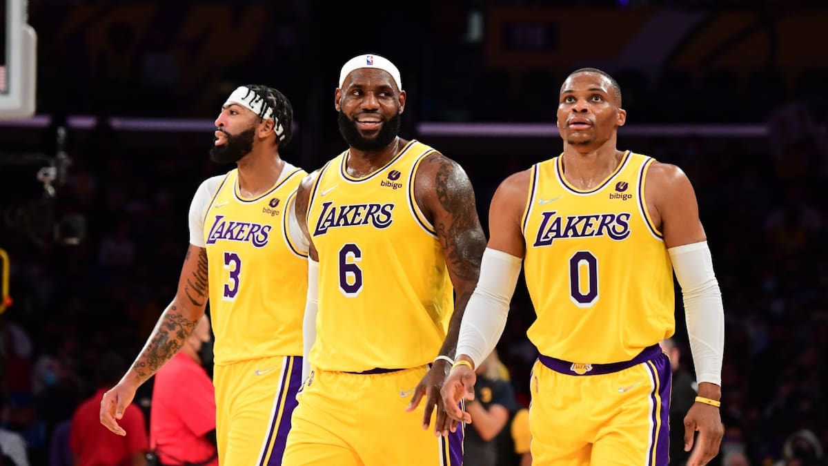 La polémica contratación que buscan Lakers de LeBron James tras fracaso
