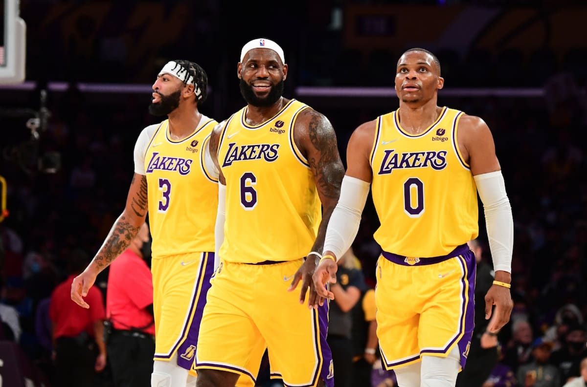 La polémica contratación que buscan Lakers de LeBron James tras fracaso