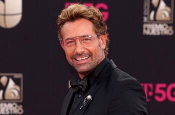 Gabriel Soto cumple 47 años y es idéntico a su papá