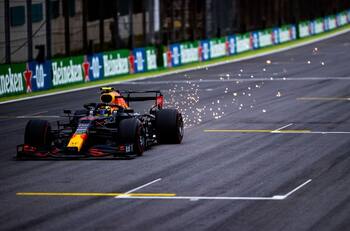 Christian Horner defendió y aplaudió la labor de Checo Pérez en el GP de Brasil