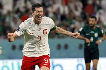 Polonia se impone ante Arabia Saudita de la mano de Lewandowski y Zielinski