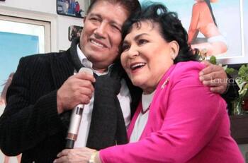 Juan Osorio se derrumba al despedir a Carmen Salinas en su funeral