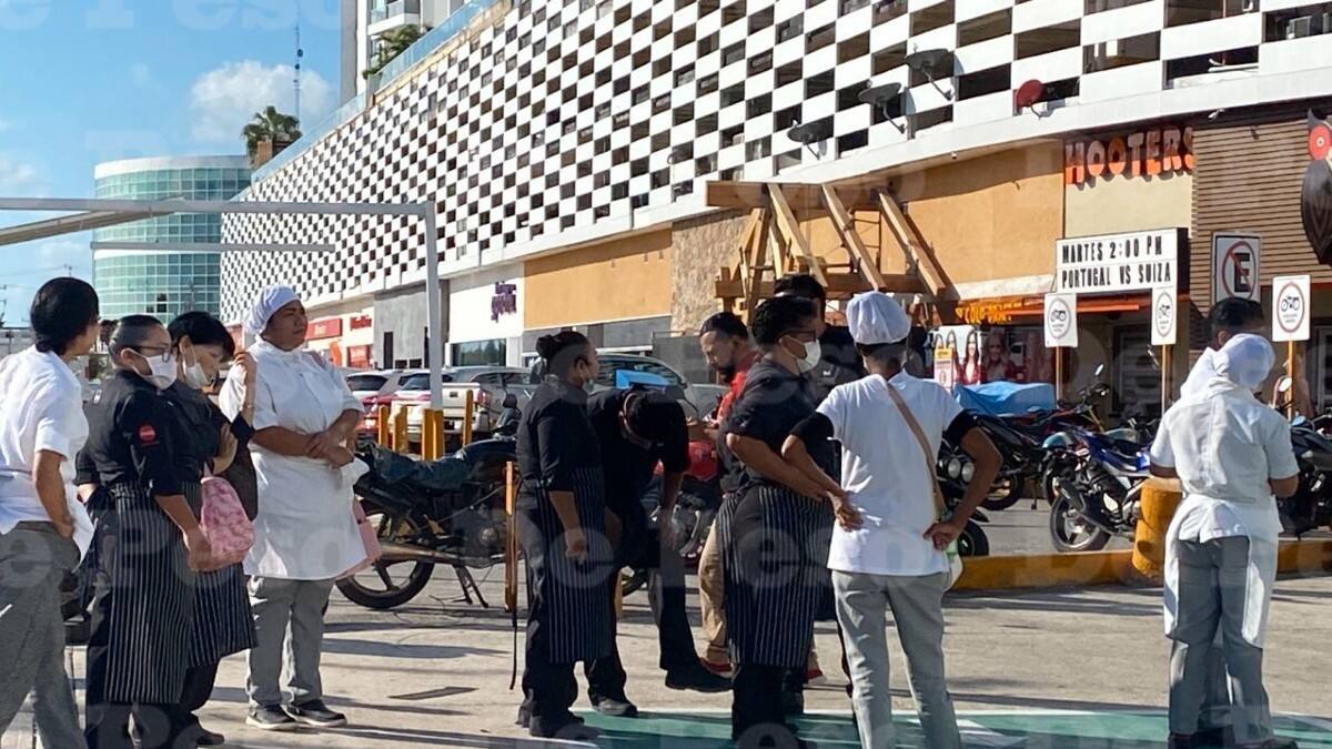 VIDEO | Así luce Toks tras explosión en Plaza las Américas de Cancún, hay varios lesionados