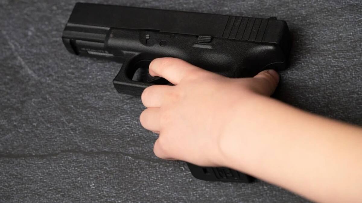 Encuentran arma de fuego a niño de 8 años en escuela de Coahuila
