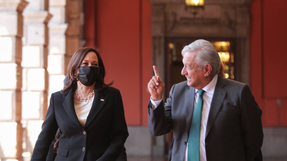AMLO genera lluvia de memes tras errores durante la bienvenida a Kamala Harris