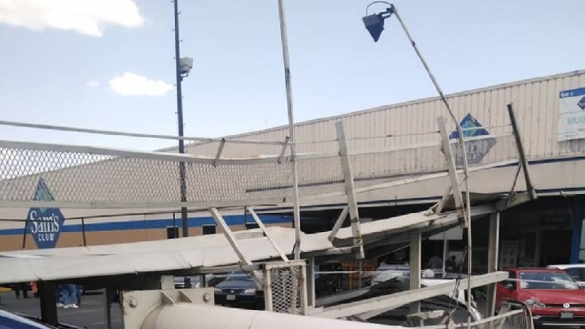 Cae espectacular sobre 4 vehículos en Edomex
