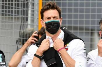 Toto Wolff salió en defensa de Max Verstappen y Sergio "Checo" Pérez por esta razón