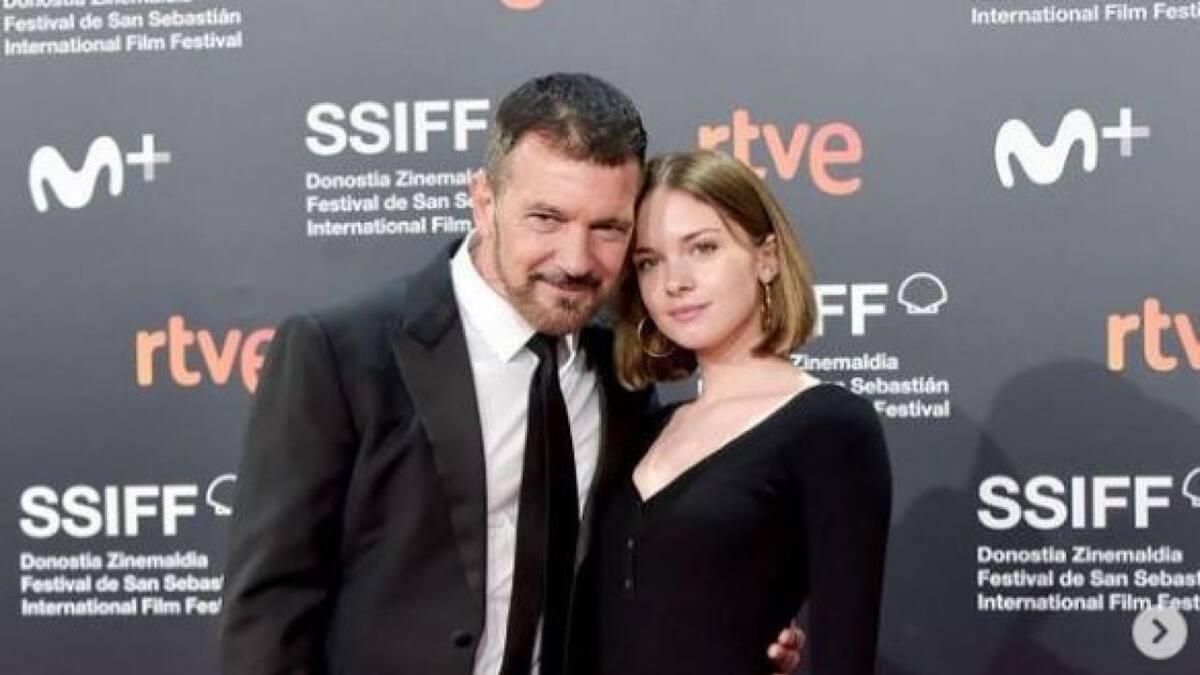 Antonio Banderas es opacado por la belleza de su hija en San Sebastián