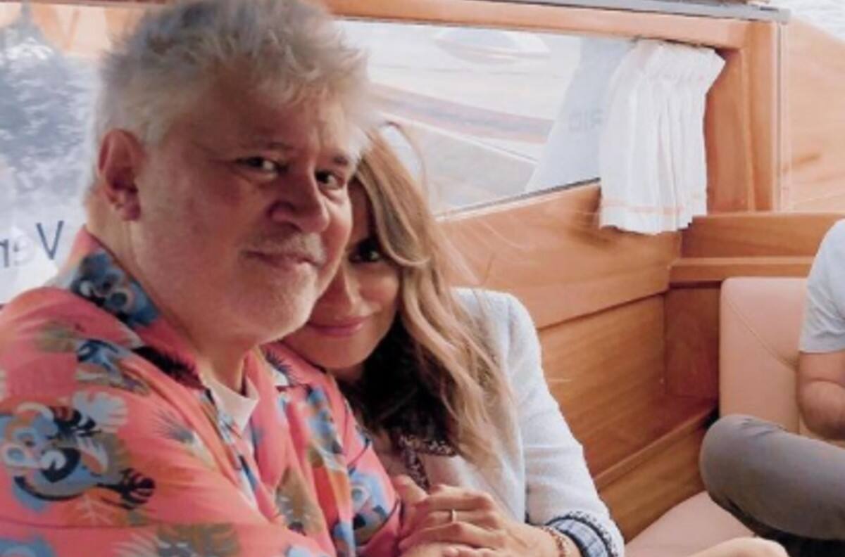 Venecia recibe con aplausos a Pedro Almodóvar; él declara que "la sociedad tiene una deuda moral"