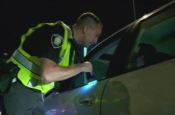 Asesinan a balazos a un hombre en su vehículo frente a su esposa e hijos