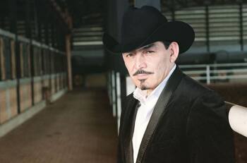 "Vamos de salida": José Manuel Figueroa reaparece en redes tras ser operado de emergencia