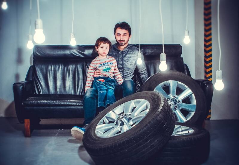 Ya no es necesario que tires los neumáticos que desechas de tu vehículo. Revisa estas interesantes ideas | Foto: Befunky