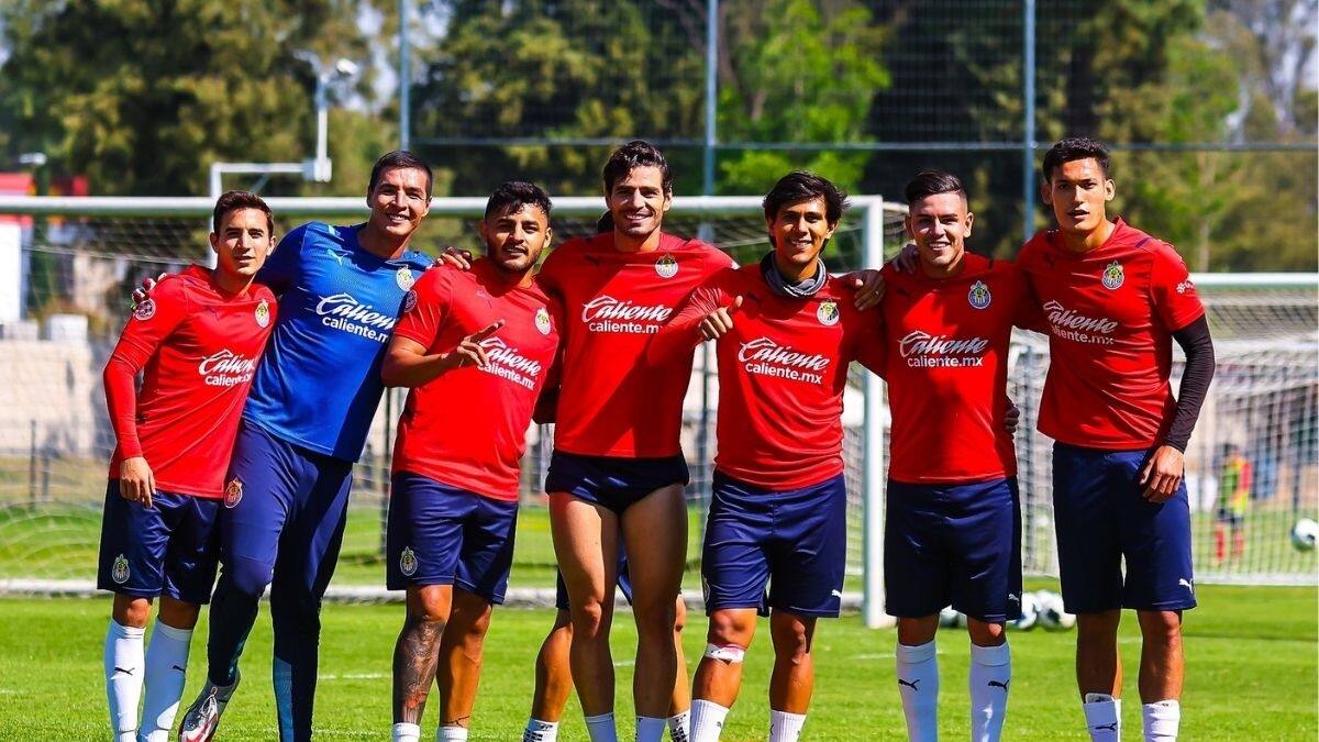 VIDEO | El gran gesto que tuvo este jugador de Chivas con unos niños tras el entrenamiento