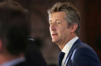 Edwin Van der Sar es hospitalizado de emergencia y el Ajax dio informes sobre su estado de salud
