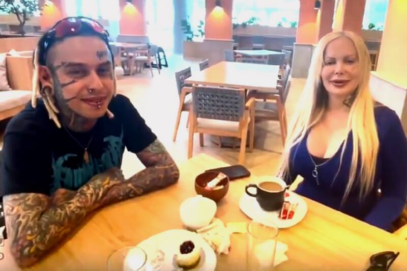 Surgen los memes sobre la actriz y su aparición en el aeropuerto.