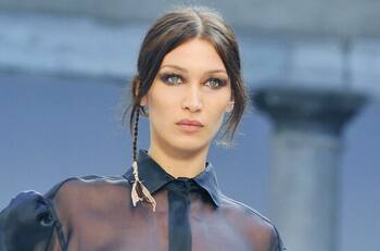 Bella Hadid llora en redes al confesar que padece un trastorno mental