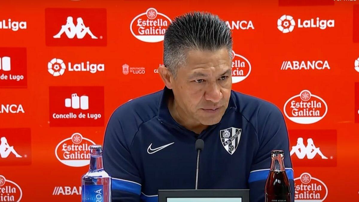 Aficionados del Huesca piden la salida de Nacho Ambriz tras 3 derrotas al hilo