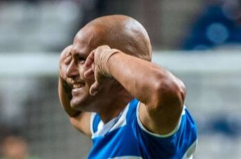 Video: Así fue el golazo del Chupete Suazo en su regreso a Monterrey