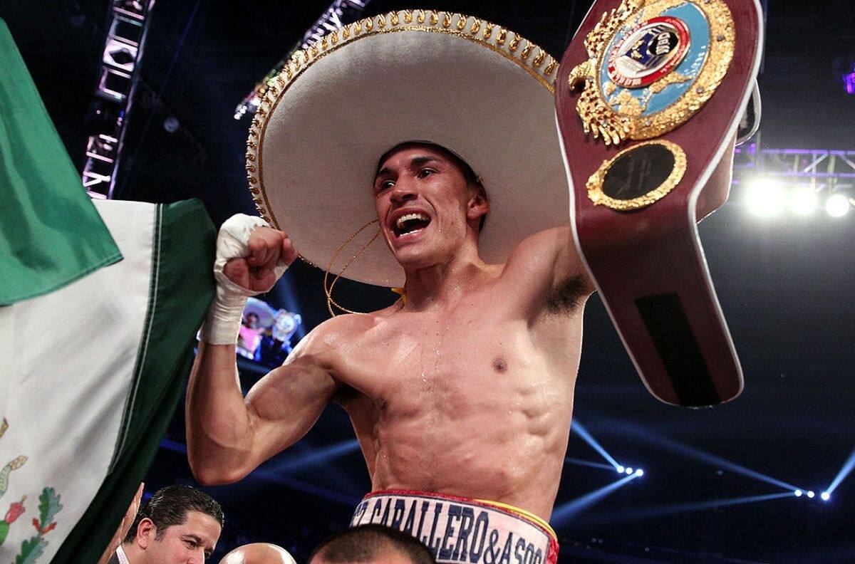 El boxeador que muere por enfrentar al 'Gallo' Estrada para arrebatarle su título supermosca del CMB