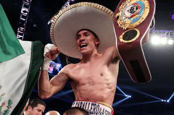 El boxeador que muere por enfrentar al 'Gallo' Estrada para arrebatarle su título supermosca del CMB