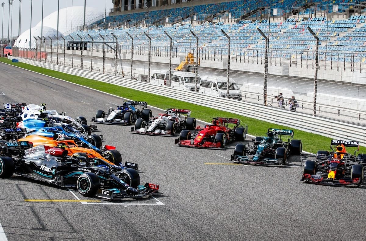 VIDEO | El escalofriante arranque del Gran Premio de Gran Bretaña 2022