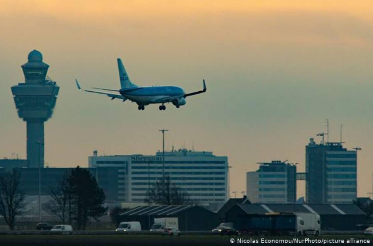 Mujer llega tarde a su vuelo y miente sobre portación de una bomba en el avión