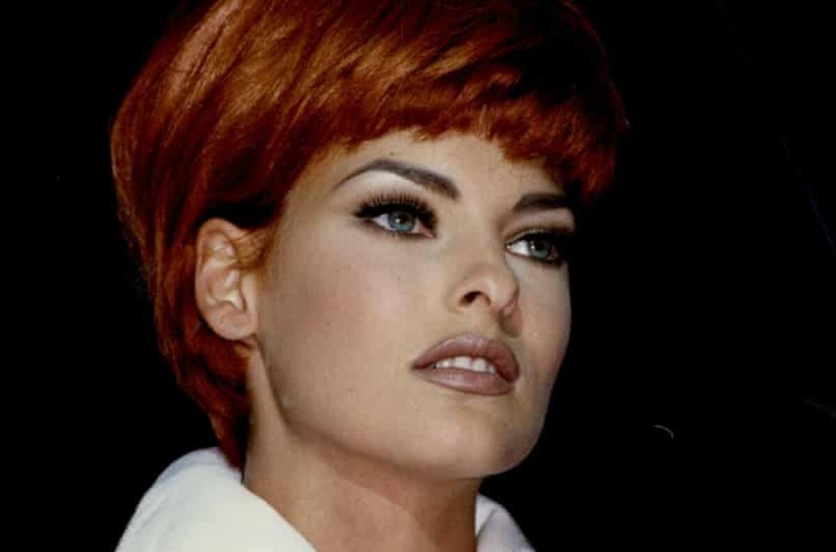 Linda Evangelista queda desfigurada de la cara por tratamiento estético