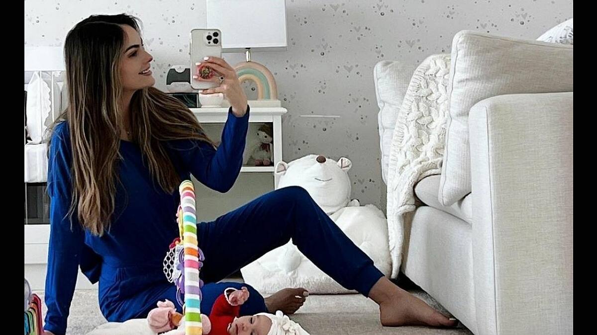 Ximena Navarrete recibe críticas por alimentar a su hija con leche materna