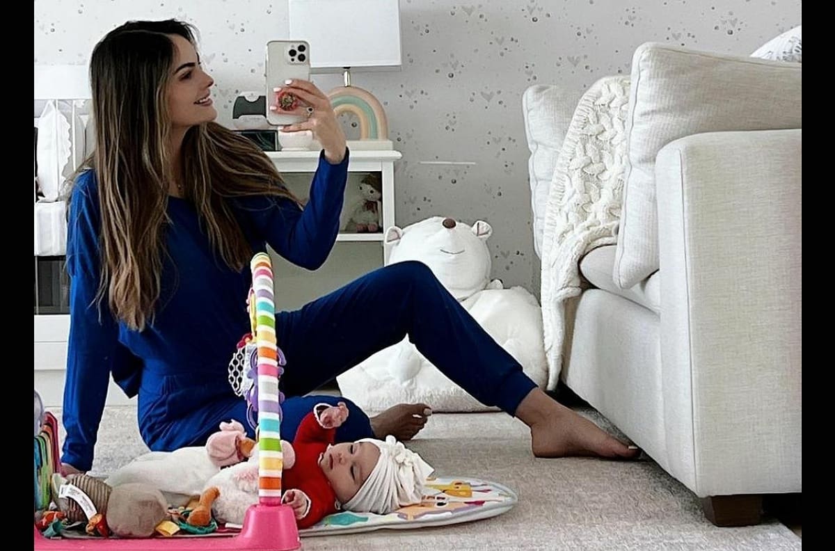 Ximena Navarrete recibe críticas por alimentar a su hija con leche materna