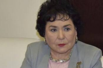 "Con esperanzas": Sobrino de Carmelita Salinas llorando desmiente su muerte