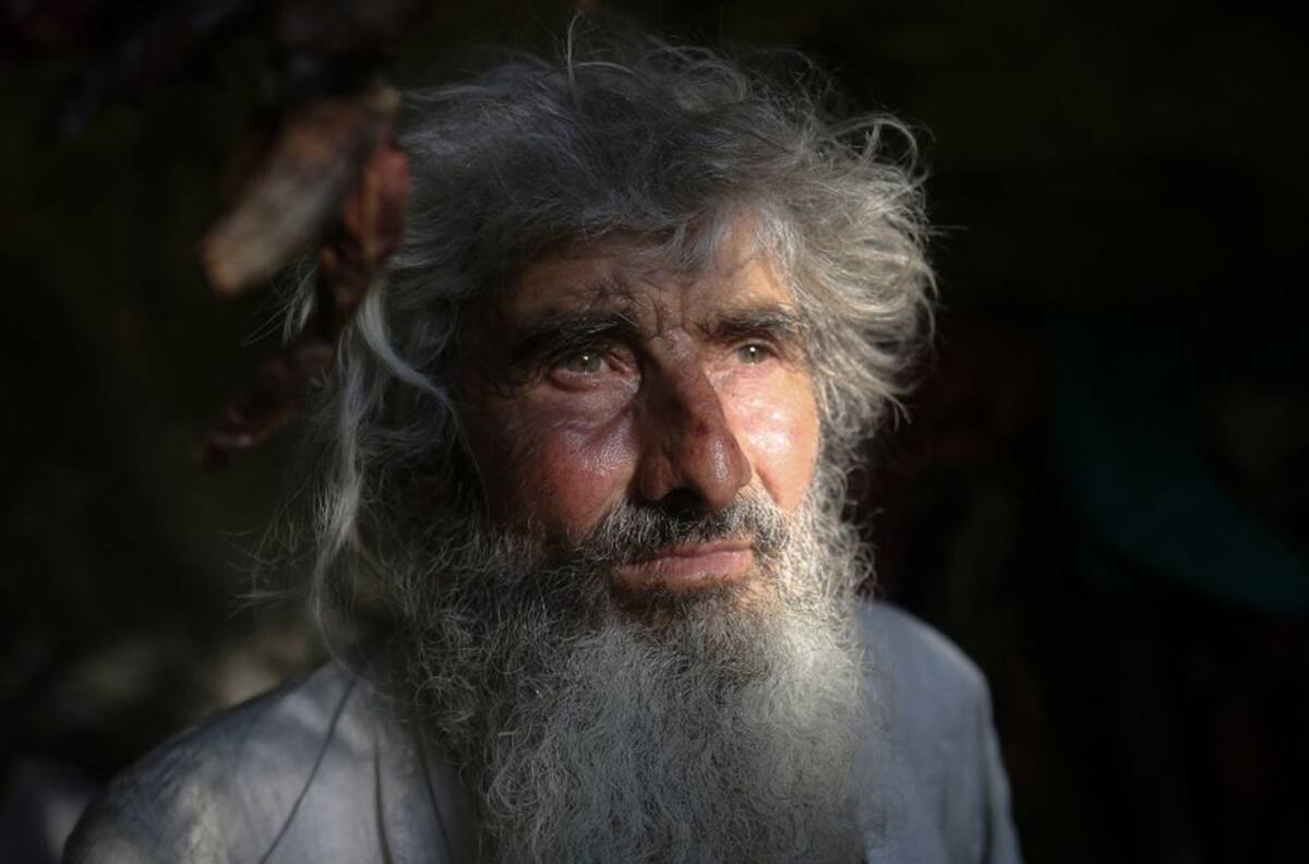 20 años aislado: Hombre regaló todo su dinero para vivir en una cueva