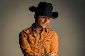 Cristian Nodal vivió una infancia difícil, sus padres no tenían dinero para regalos de Navidad