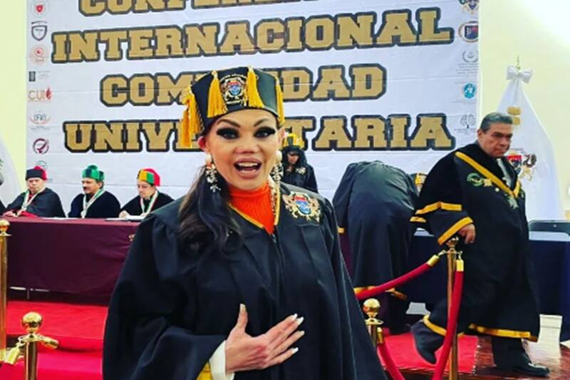 La modelo y DJ presumió sus fotos de la ceremonia.