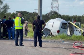Choque de camioneta deja 11 migrantes muertos y una docena de lesionados en Texas