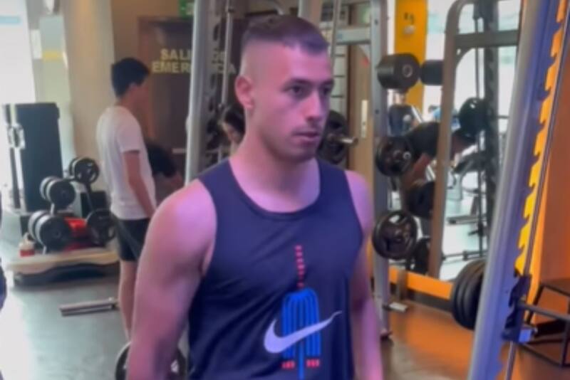 El delantero chileno luce irreconocible con su gran cambio físico.