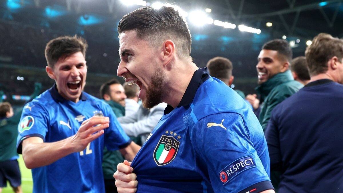 Madre de Jorginho le enseñó a jugar futbol