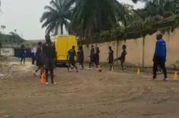 VIDEO: Selección Femenil del Congo duerme y entrena en la calle