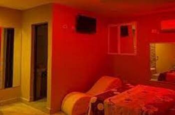 Padre habría abusado a su hija a cambio de droga: fue hallado muerto en habitación de un hotel