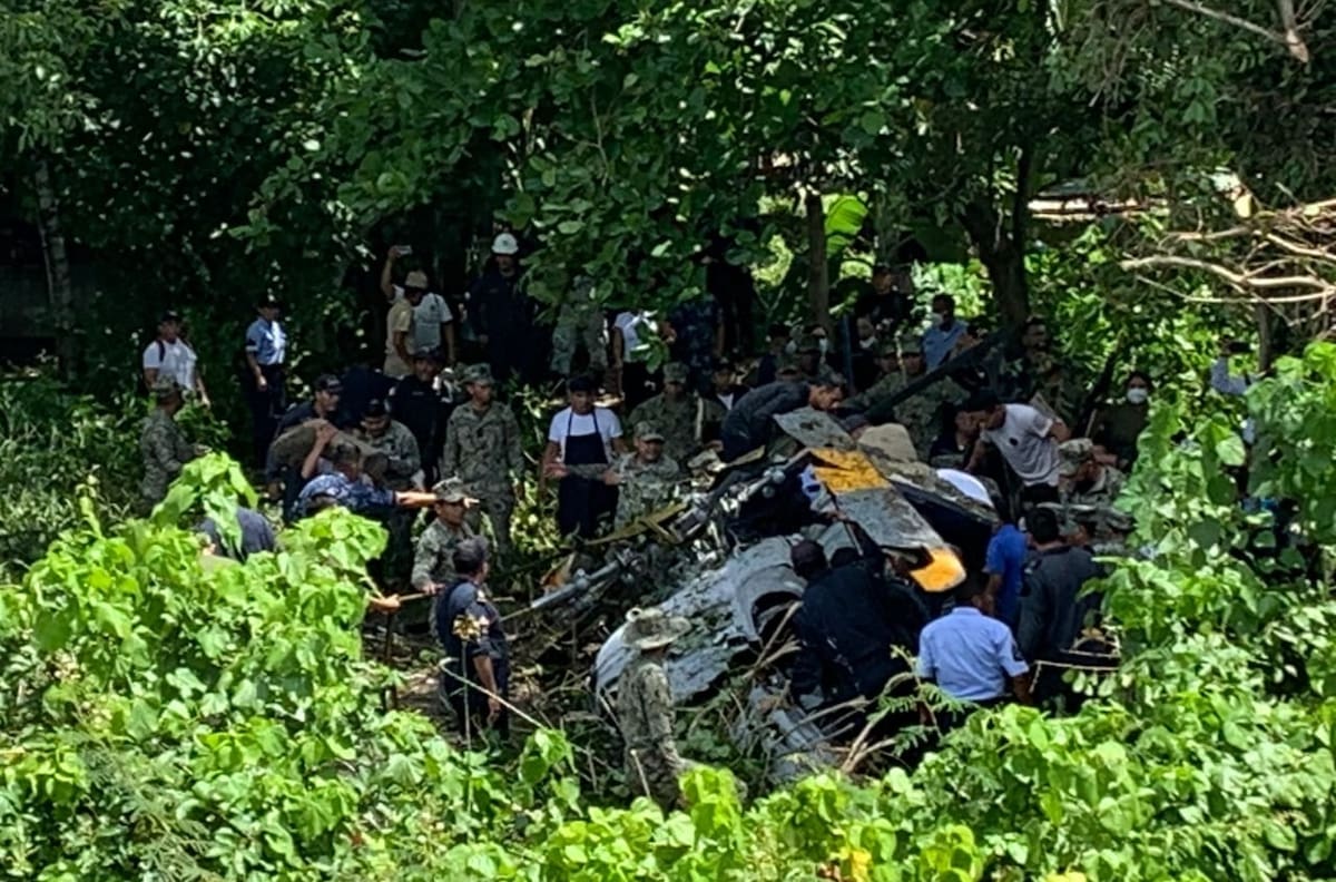 VIDEO | Semar pierde tres elementos tras desplome de helicóptero en Tabasco