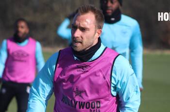 Christian Eriksen se presentó a su primer entrenamiento con el Brentford tras su paro cardíaco