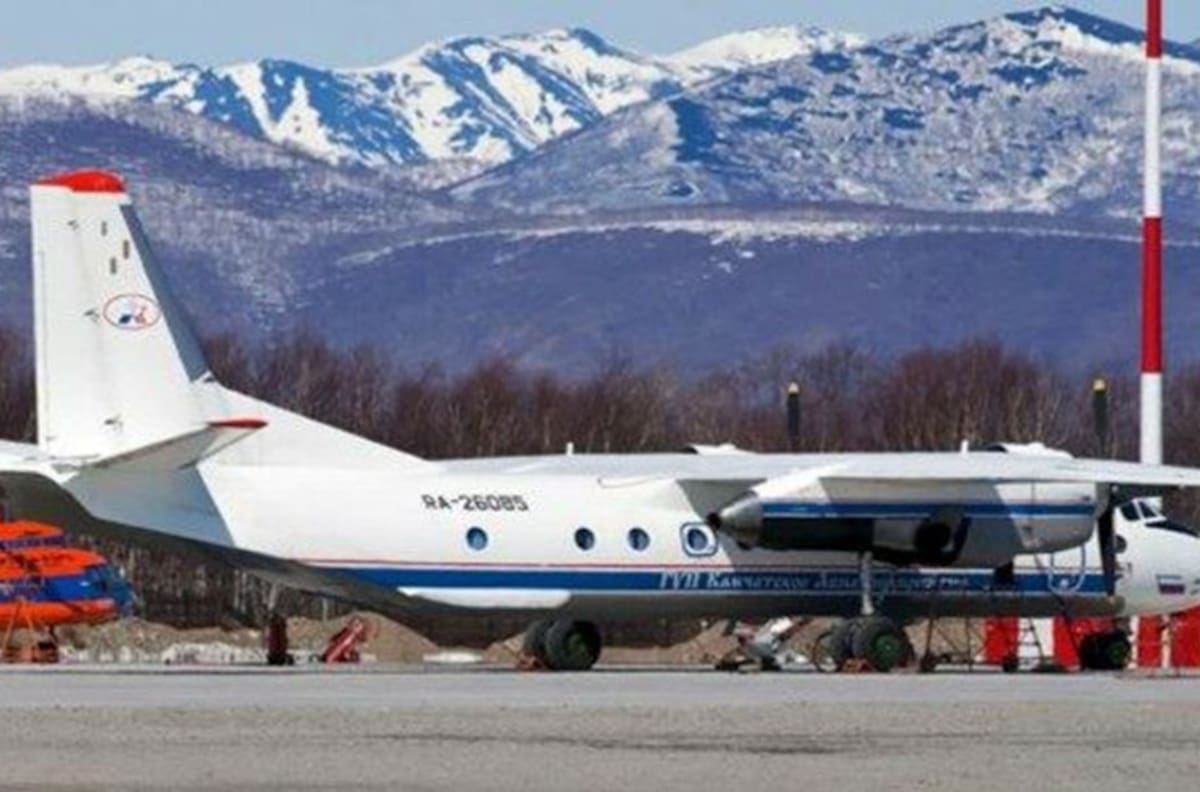 Hallan restos de un avión que se estrelló en Rusia con 28 personas a bordo