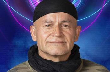 Francisco Arenas crea ingeniosa historia para evitar hablar demás en “Gran Hermano” Chile