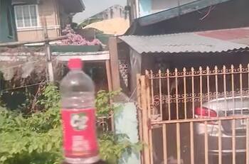 Video viral: chica en bicicleta balanceaba una botella de agua sobre su cabeza mientras pedaleaba por la calle