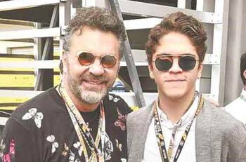 Mijares celebra con pasteles a su hijo José Manuel en su cumpleaños 20