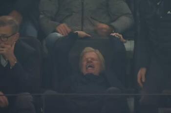 VIDEO | Oliver Khan estalló en las gradas tras empate del Dortmund al Bayern