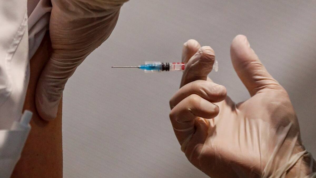 Vacunas Sinovac y Pfizer no son efectivas contra ómicron, según estudio chino