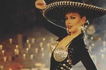 Thalía celebra con divertido baile su nominación a los Premios Lo Nuestro