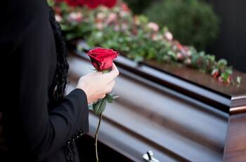 ¡De no creerse! Hombre regresa a su casa horas después de su funeral