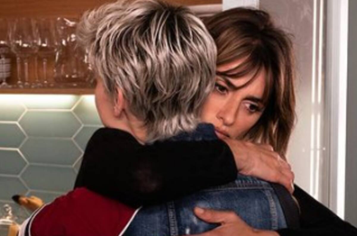 Instagram se disculpa y repone póster de "Madres paralelas", la película de Almodóvar